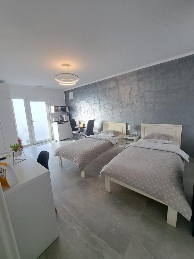Kevin&Jessica Rooms Giarmata Εξωτερικό φωτογραφία