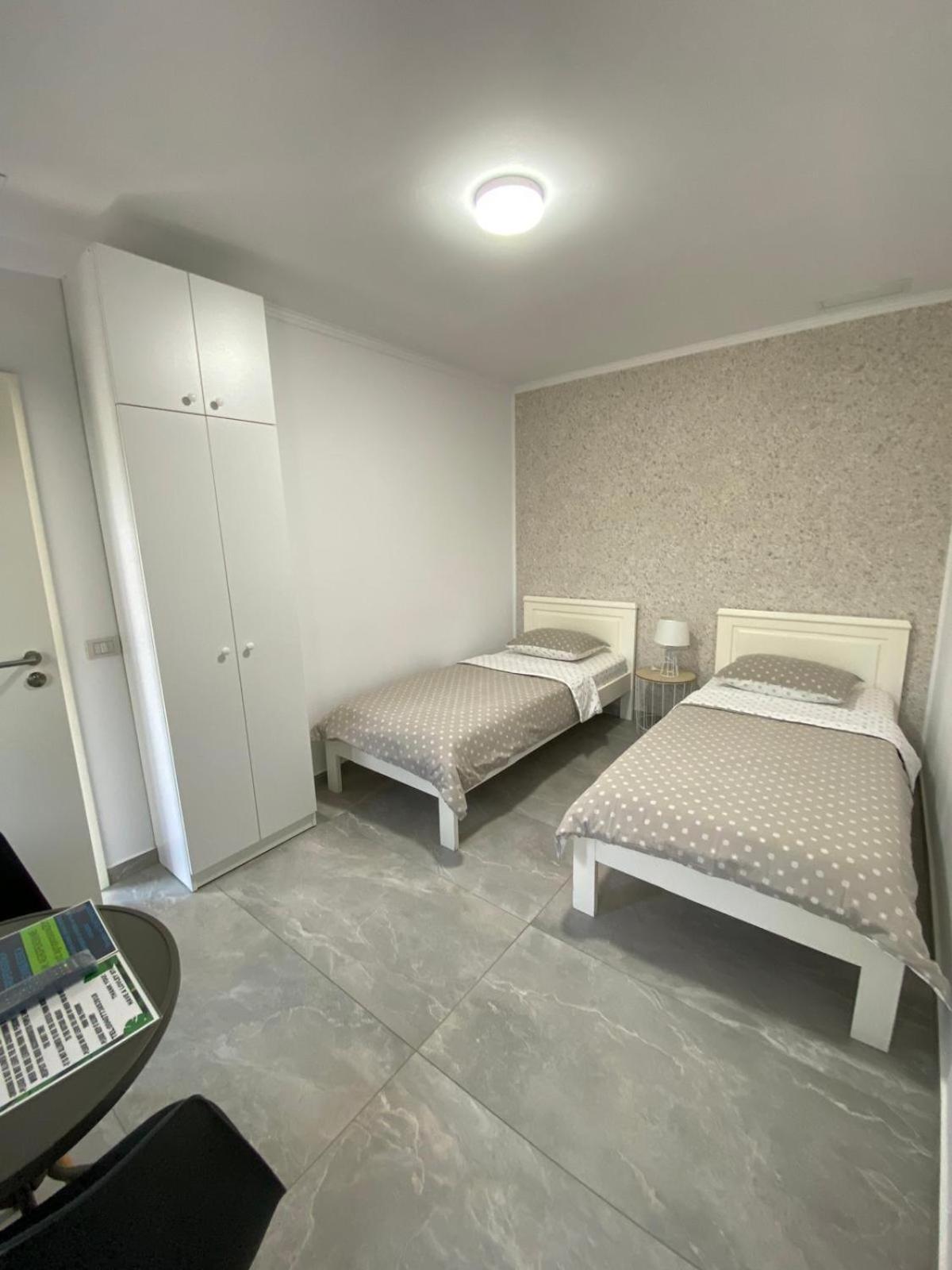 Kevin&Jessica Rooms Giarmata Εξωτερικό φωτογραφία