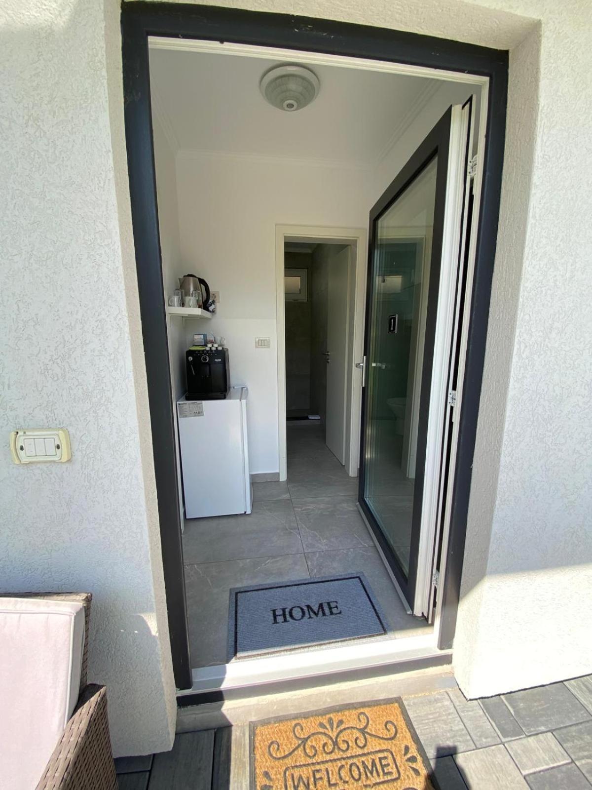 Kevin&Jessica Rooms Giarmata Εξωτερικό φωτογραφία